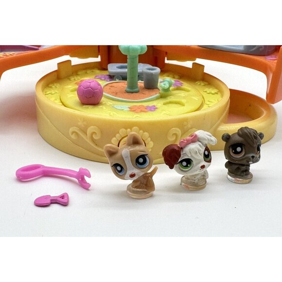Hasbro Littlest Pet Shop Teeniest Tiniest On The Go Dog Park Playset w Pets - Picture 2 of 7
